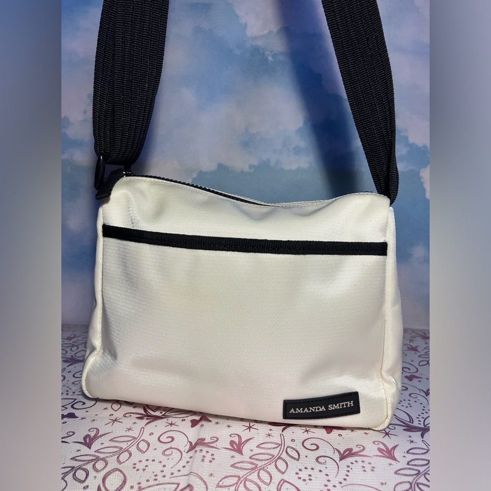 Amanda Smith Crossbody Shoulder Bag Purse (White / Black)